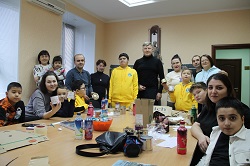Депутат Тюменской областной думы вместе с юными спортсменами собирал посылки на фронт