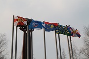 Обновлены флаги на флагштоках памятника Вооруженным Силам России 