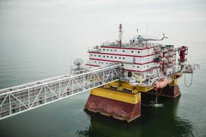 Знакомство с крупнейшим в России нефтяным месторождением на дне Каспийского моря