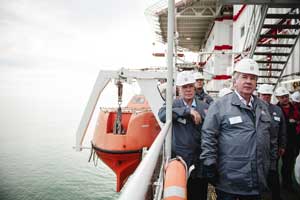 Знакомство с крупнейшим в России нефтяным месторождением на дне Каспийского моря