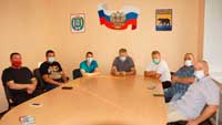 Встреча депутата с активистами-десантниками.