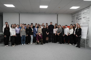 Игорь Винников провел парламентский урок со старшеклассниками Ханты-Мансийска